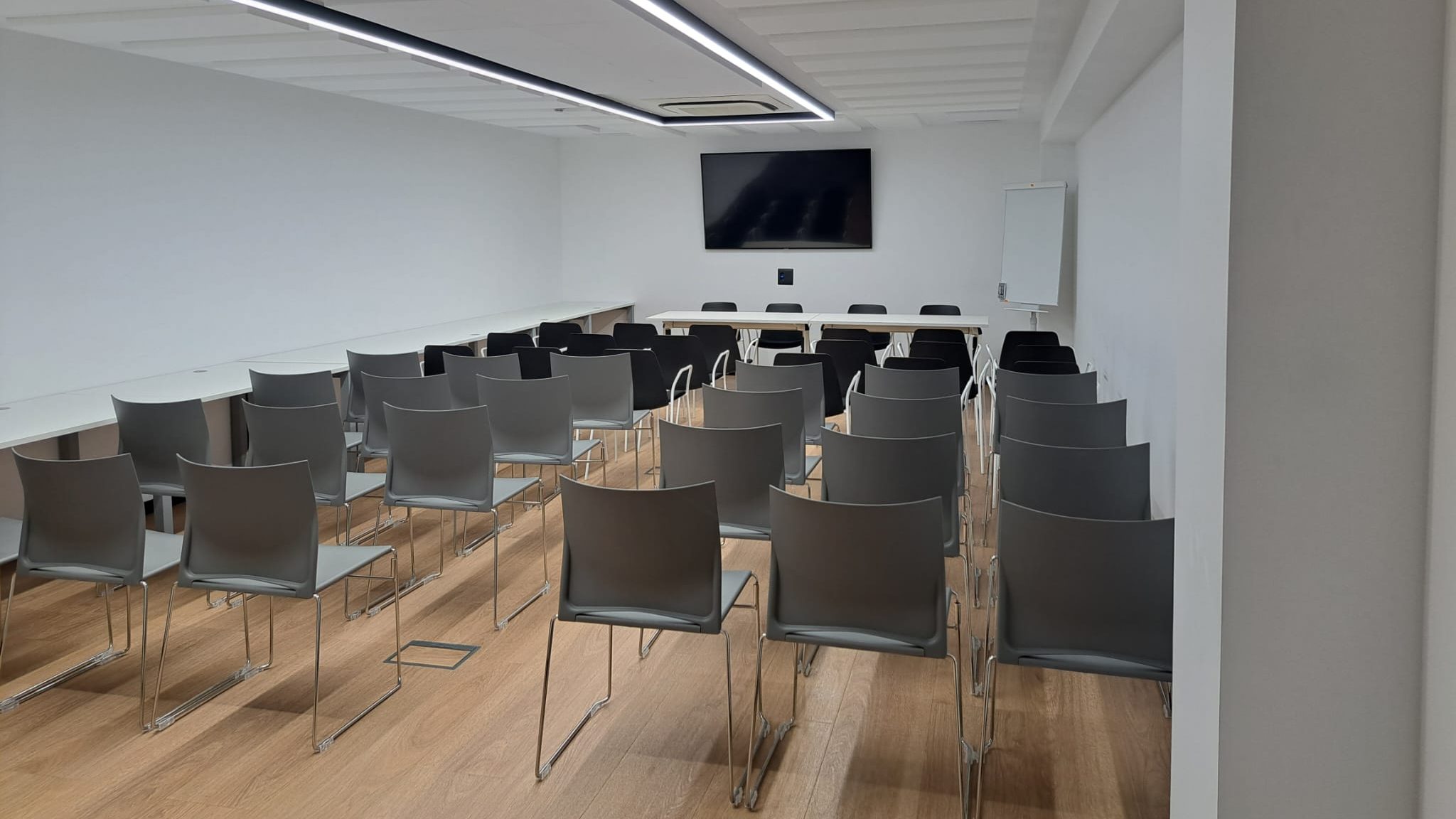 SALAS DE REUNIONES whatsapp image 2026 09 14 at 10.48.59